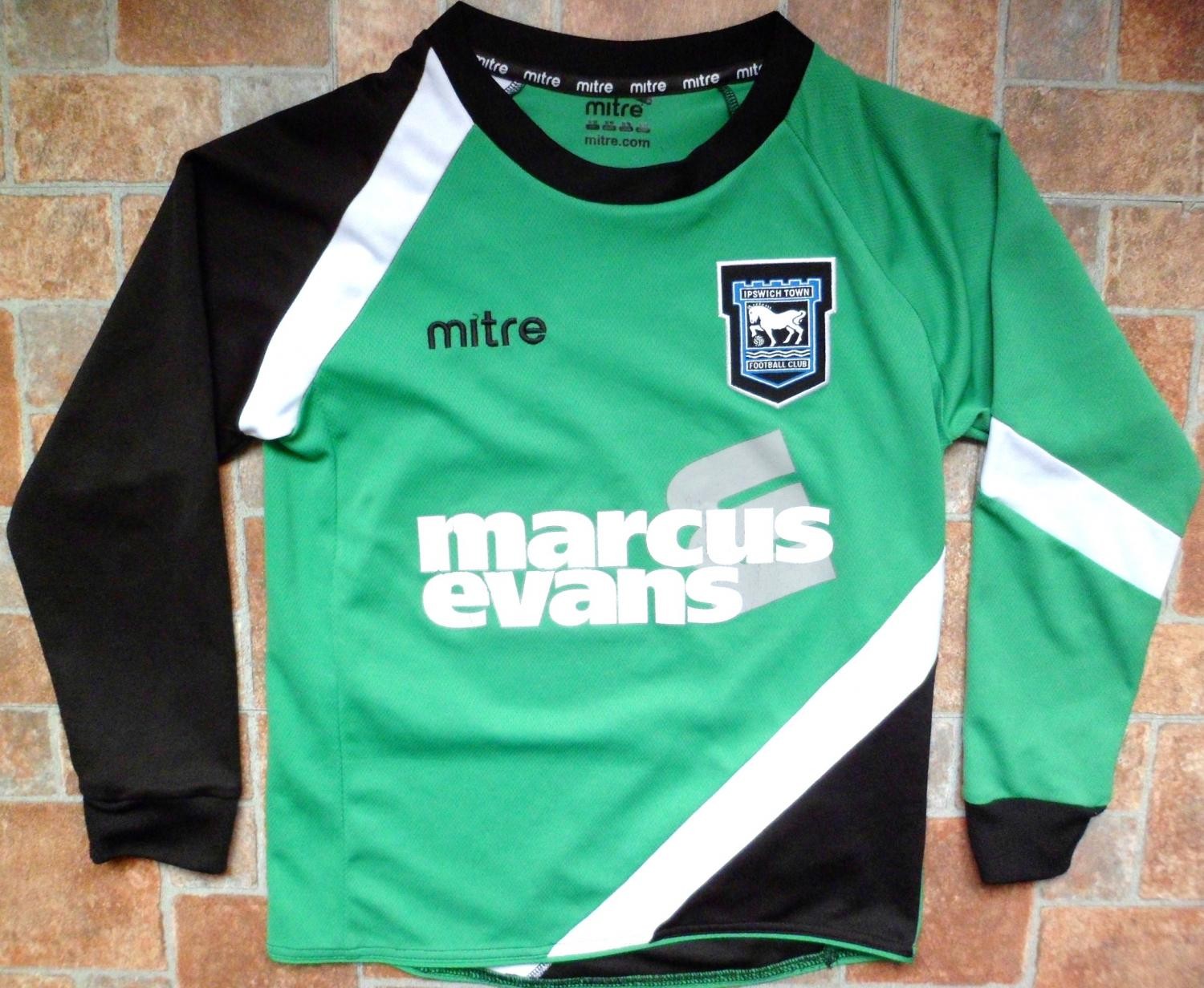 Ipswich Town 2009-10 GK 1 Kit