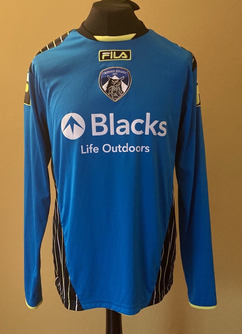 Oldham Athletic 2013-14 GK 1 Kit