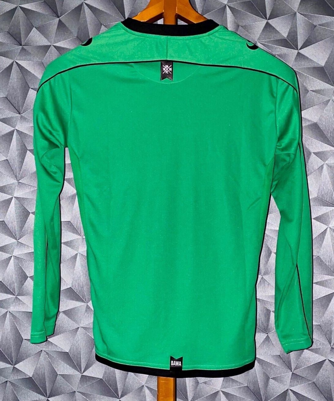 Oldham Athletic 2018-19 GK 1 Kit