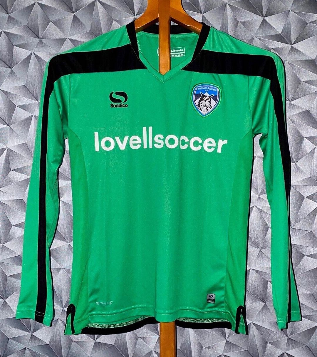 Oldham Athletic 2018-19 GK 1 Kit