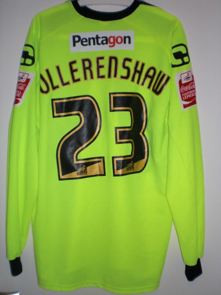 Oldham Athletic 2009-10 GK 1 Kit