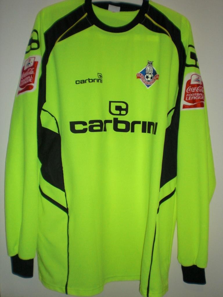 Oldham Athletic 2009-10 GK 1 Kit