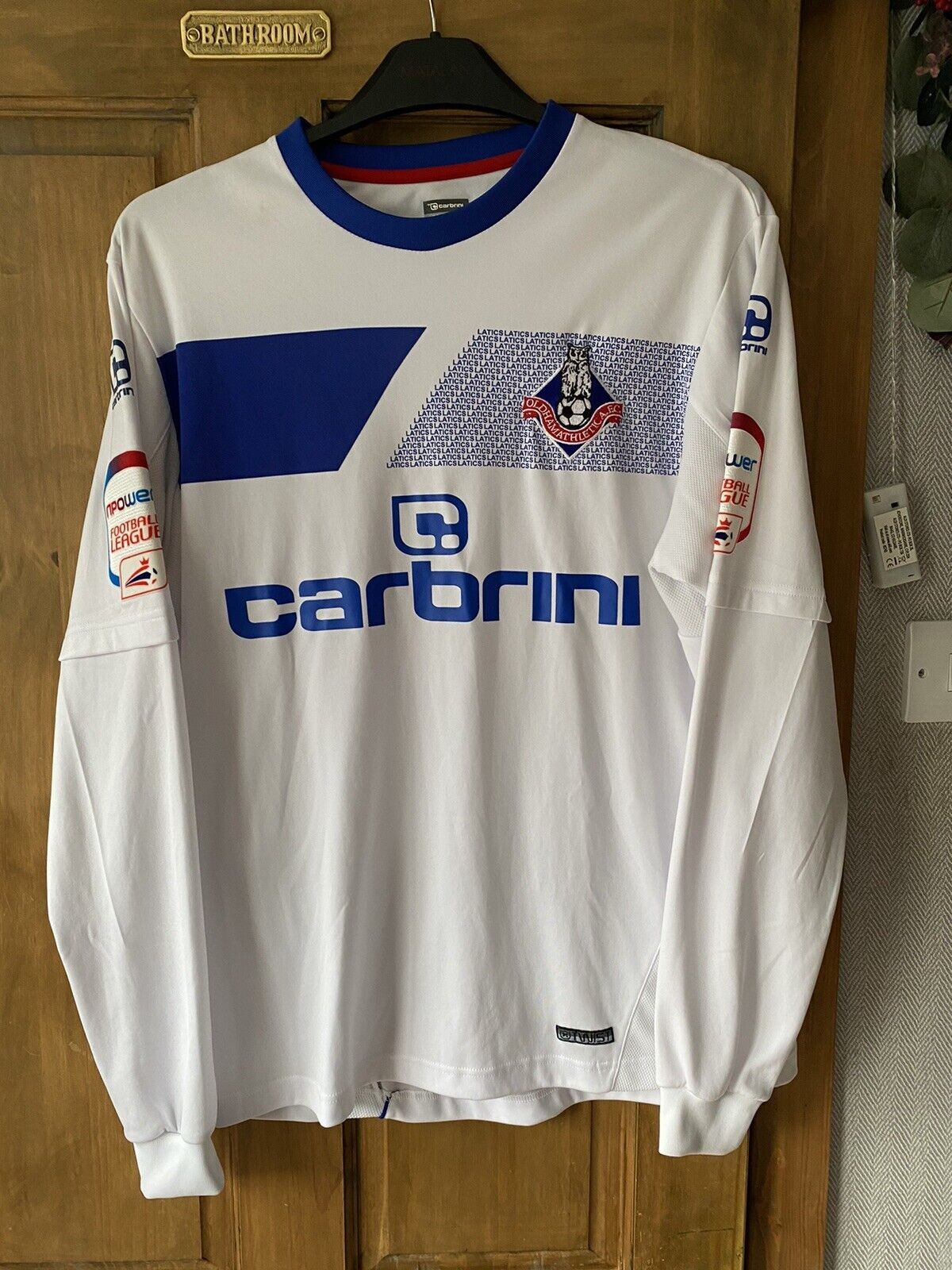 Oldham Athletic 2010-11 Away Kit