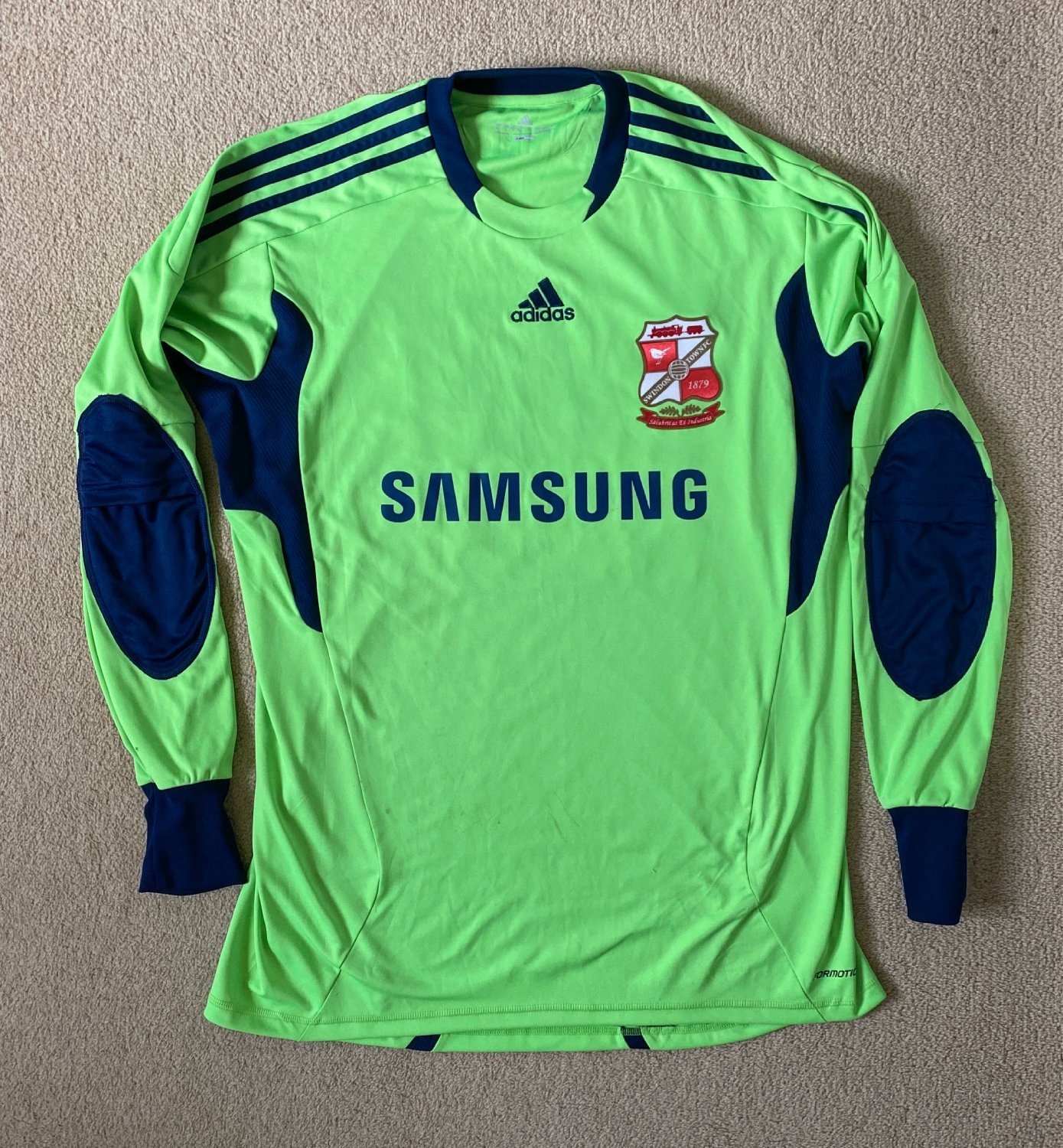 Swindon Town 2011-12 GK 1 Kit