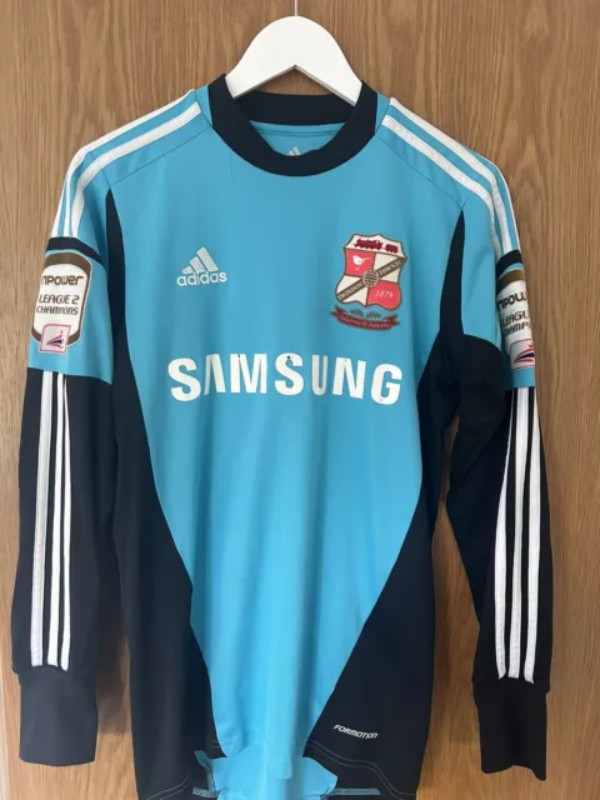 Swindon Town 2012-13 GK 1 Kit