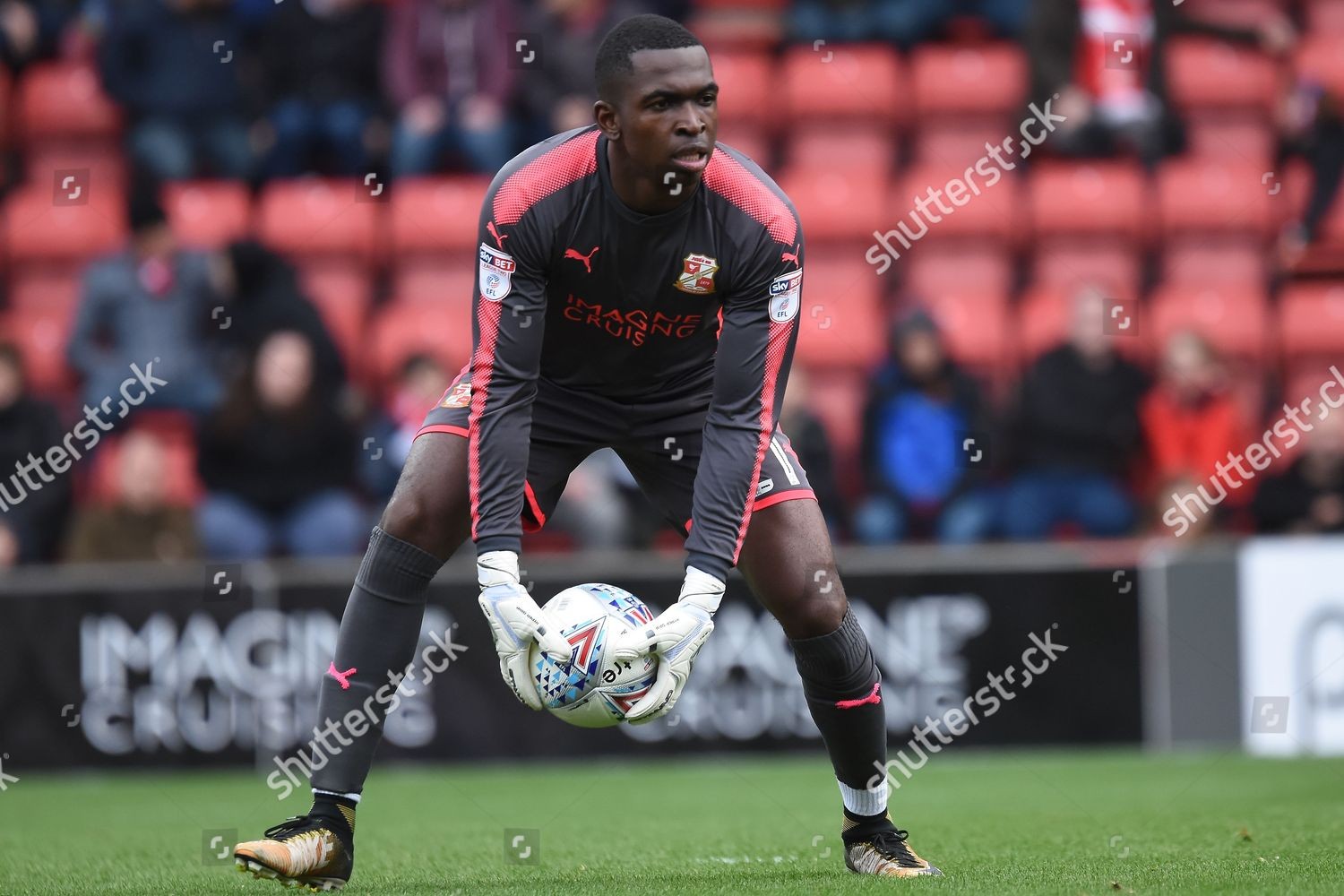 Swindon Town 2017-18 GK 1 Kit