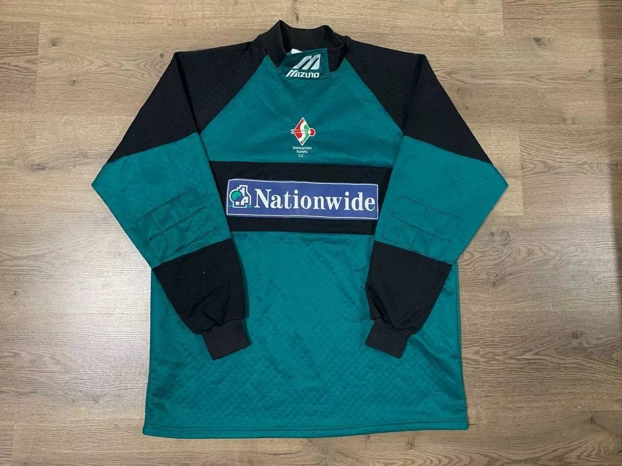 Swindon Town 1998-99 GK 1 Kit