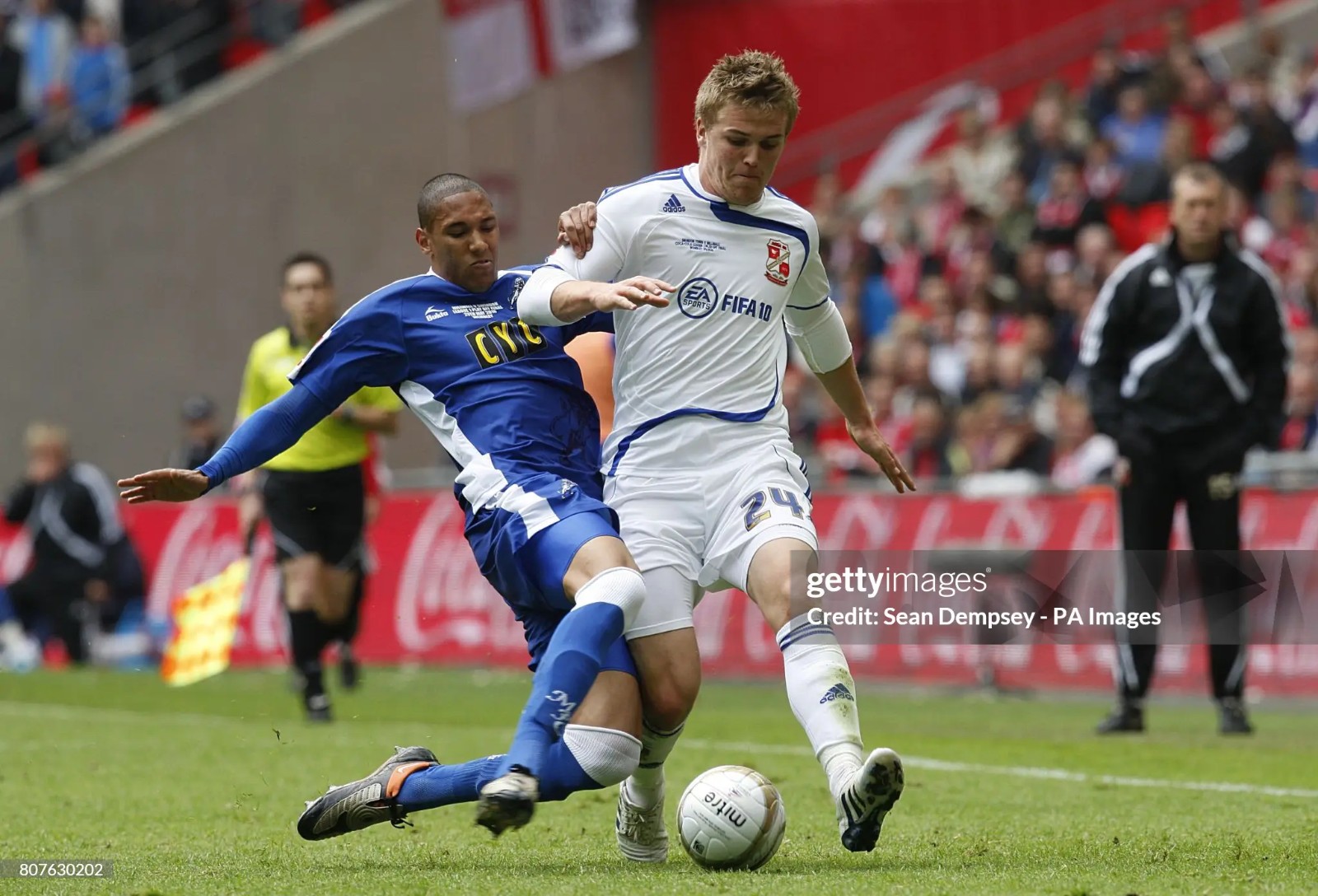 Swindon Town 2009-10 EFL League One Play-Off Final Kit