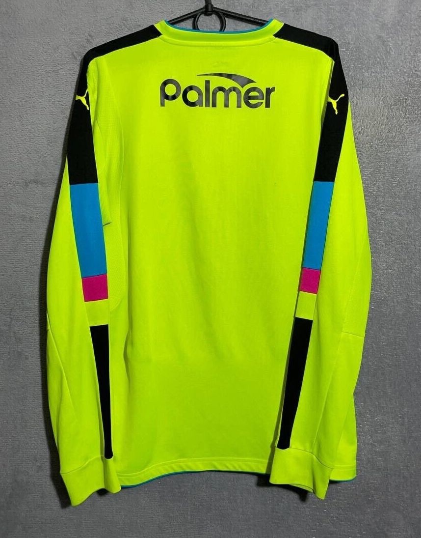 Barnsley FC 2016-17 GK 1 Kit