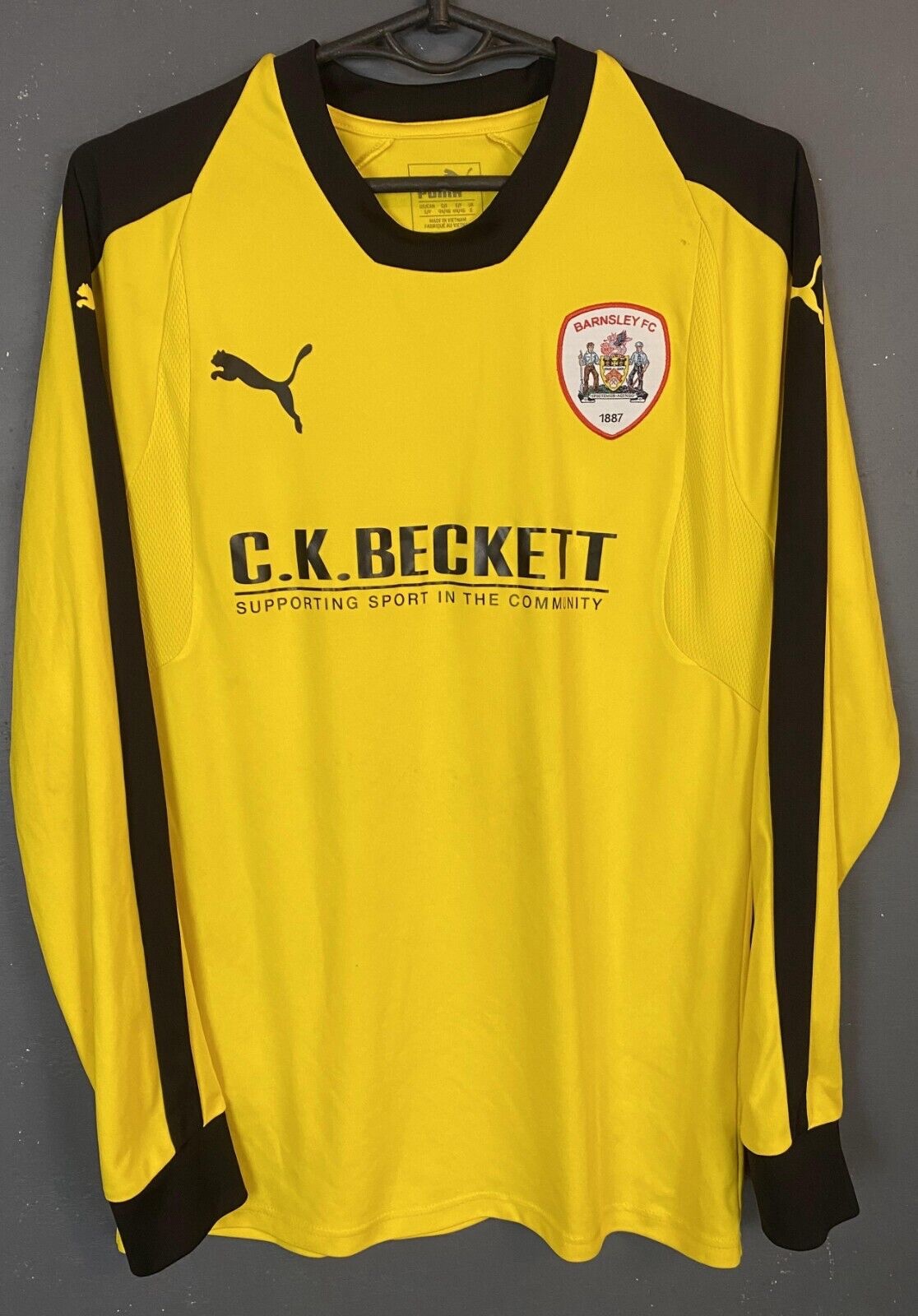 Barnsley FC 2018-19 GK 2 Kit