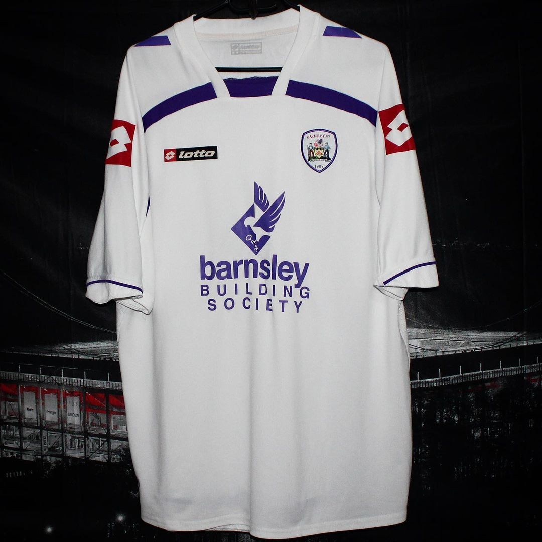 Barnsley FC 2010-11 Away Kit