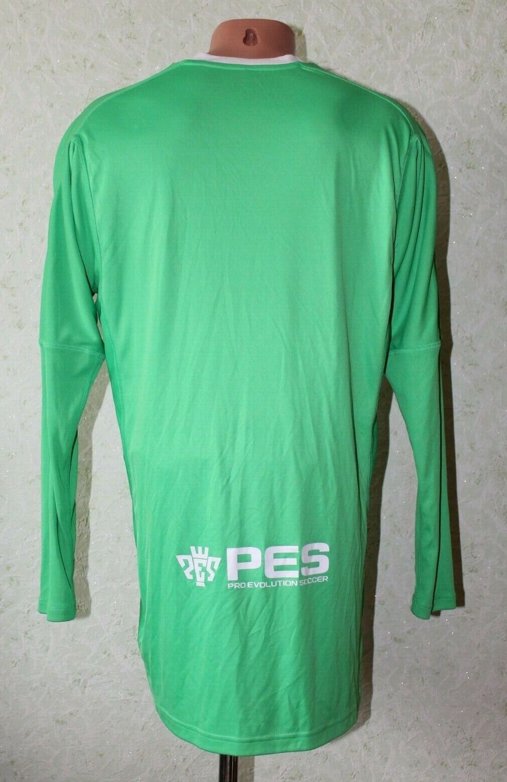 Fulham FC 2017-18 GK 2 Kit