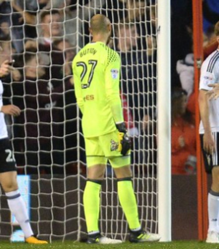 Fulham FC 2017-18 GK 3 Kit