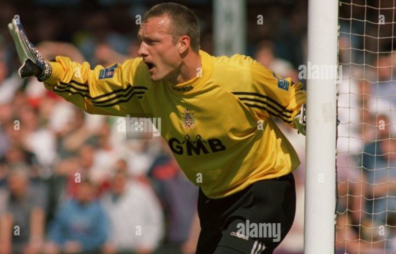 Fulham FC 1997-98 GK 1 Kit
