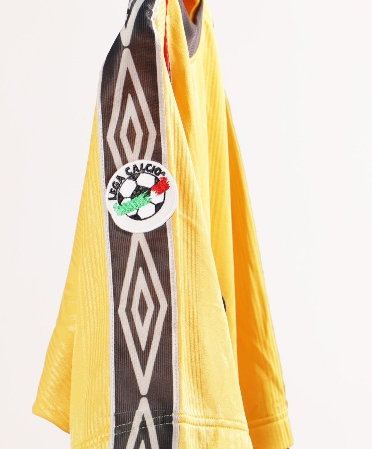 Bologna FC 2000-01 Third Kit