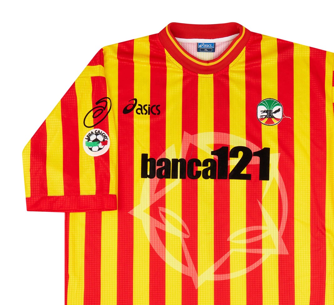 US Lecce 2000-01 Home Kit
