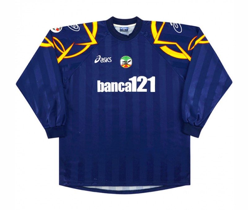 US Lecce 2000-01 Third Kit