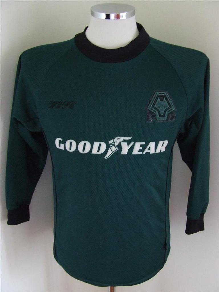 Wolverhampton Wanderers 2000-01 GK Kit