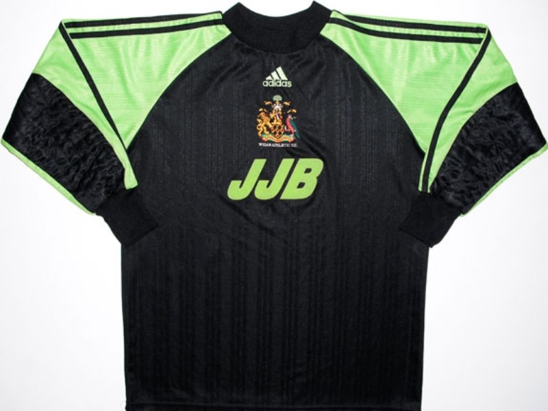 Wigan Athletic 2000-01 GK 1 Kit
