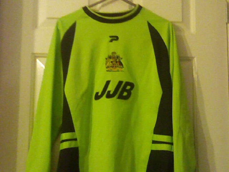 Wigan Athletic 2003-04 GK 1 Kit
