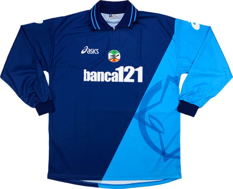 US Lecce 2001-02 Third Kit