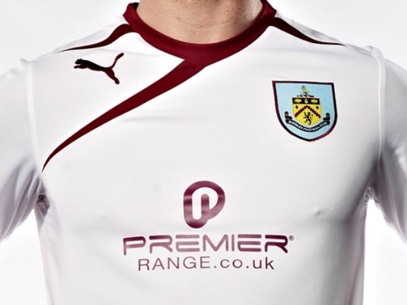 Burnley FC 2013-14 Away Kit
