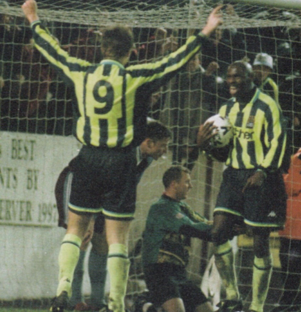 Burnley FC 1998-99 GK 1 Kit