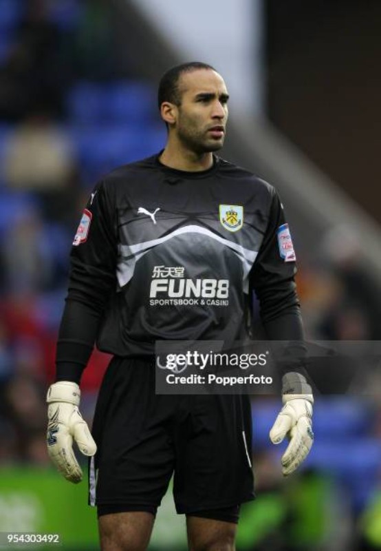 Burnley FC 2010-11 GK 1 Kit