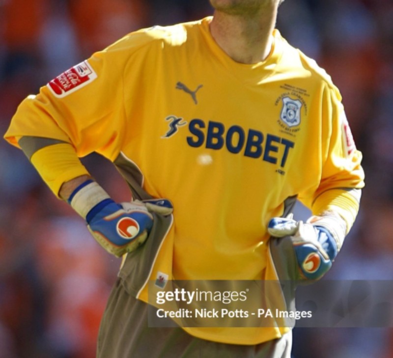 Cardiff City 2009-10 EFL Championship Play-Off Final GK Kit