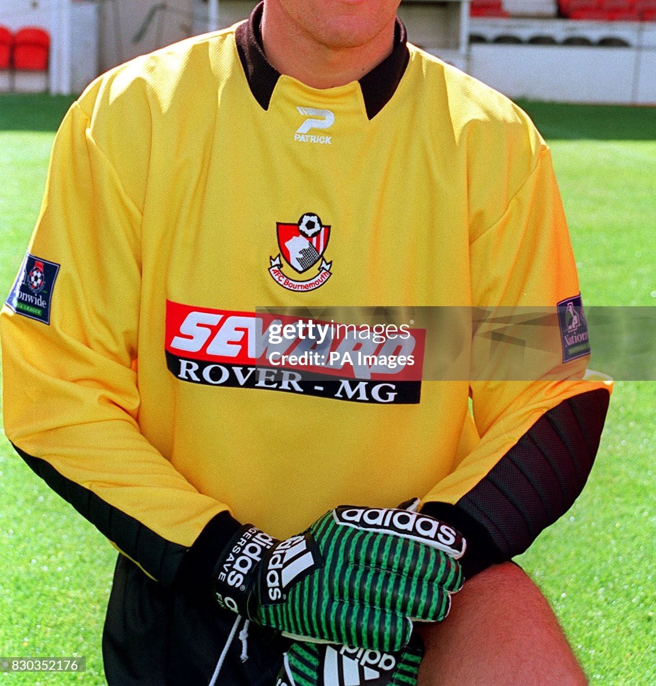 AFC Bournemouth 1999-00 GK 1 Kit