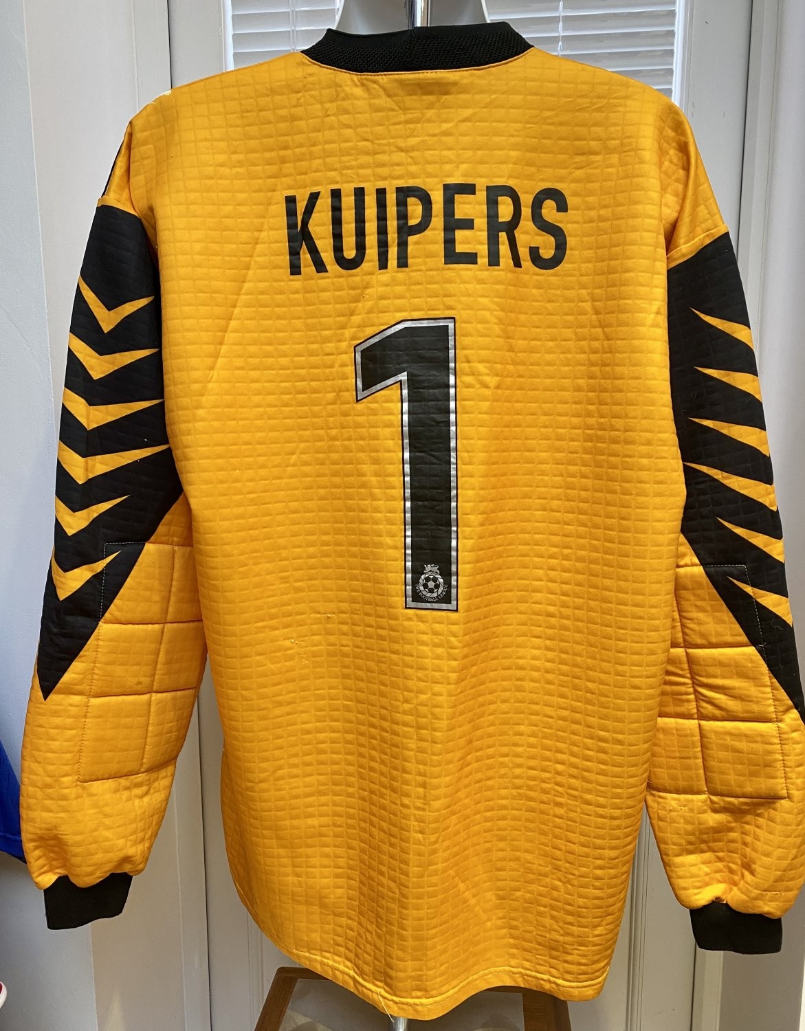 Brighton & Hove Albion 1999-00 GK 1 Kit