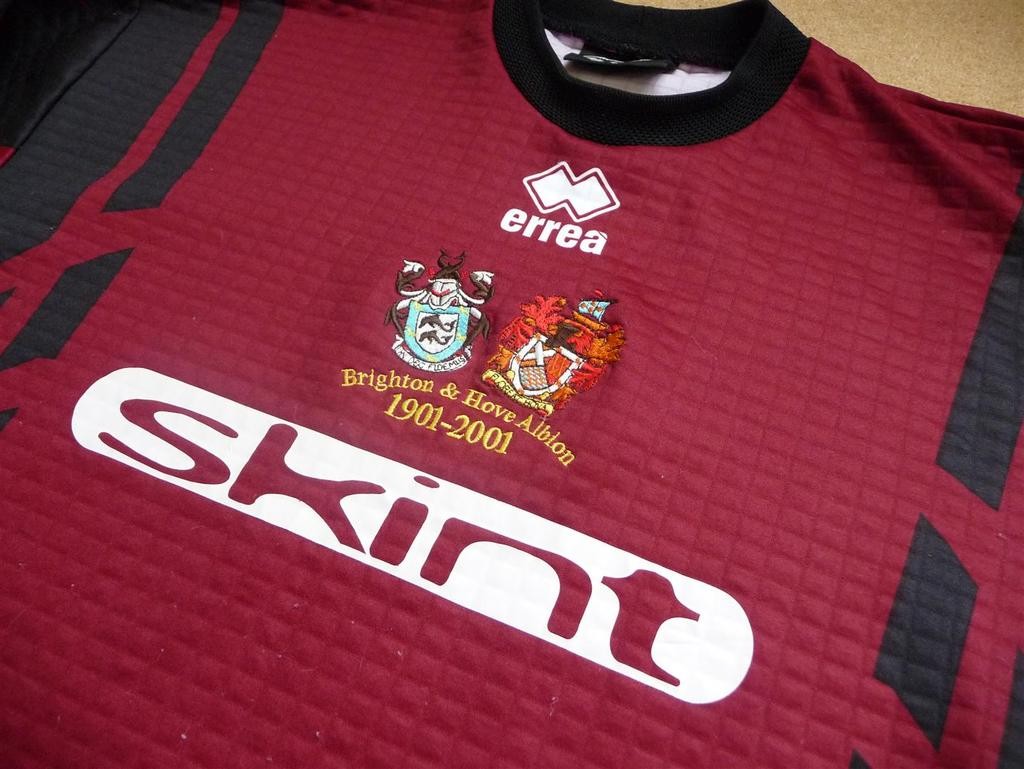 Brighton & Hove Albion 2001-02 GK 1 Kit