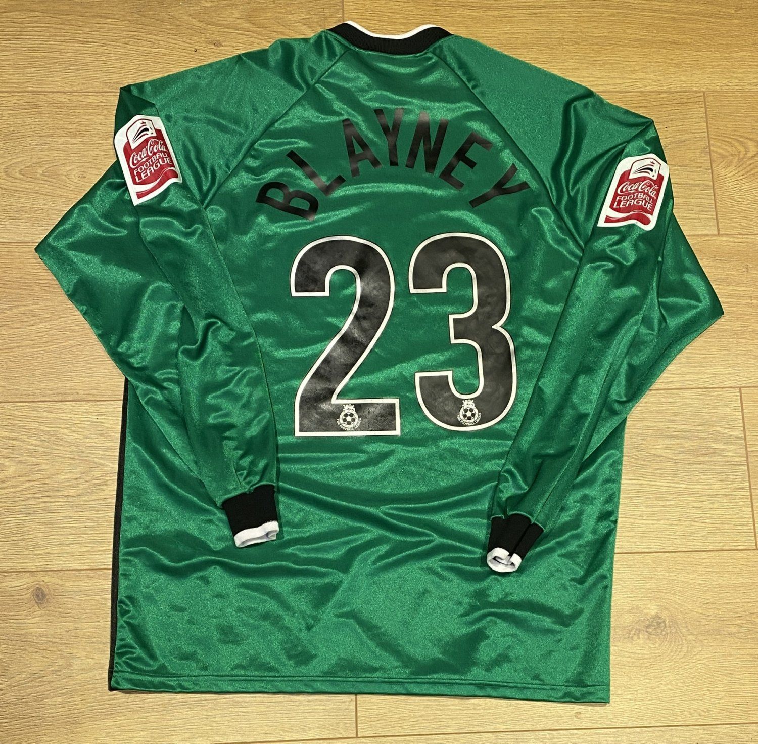 Brighton & Hove Albion 2004-05 GK 1 Kit