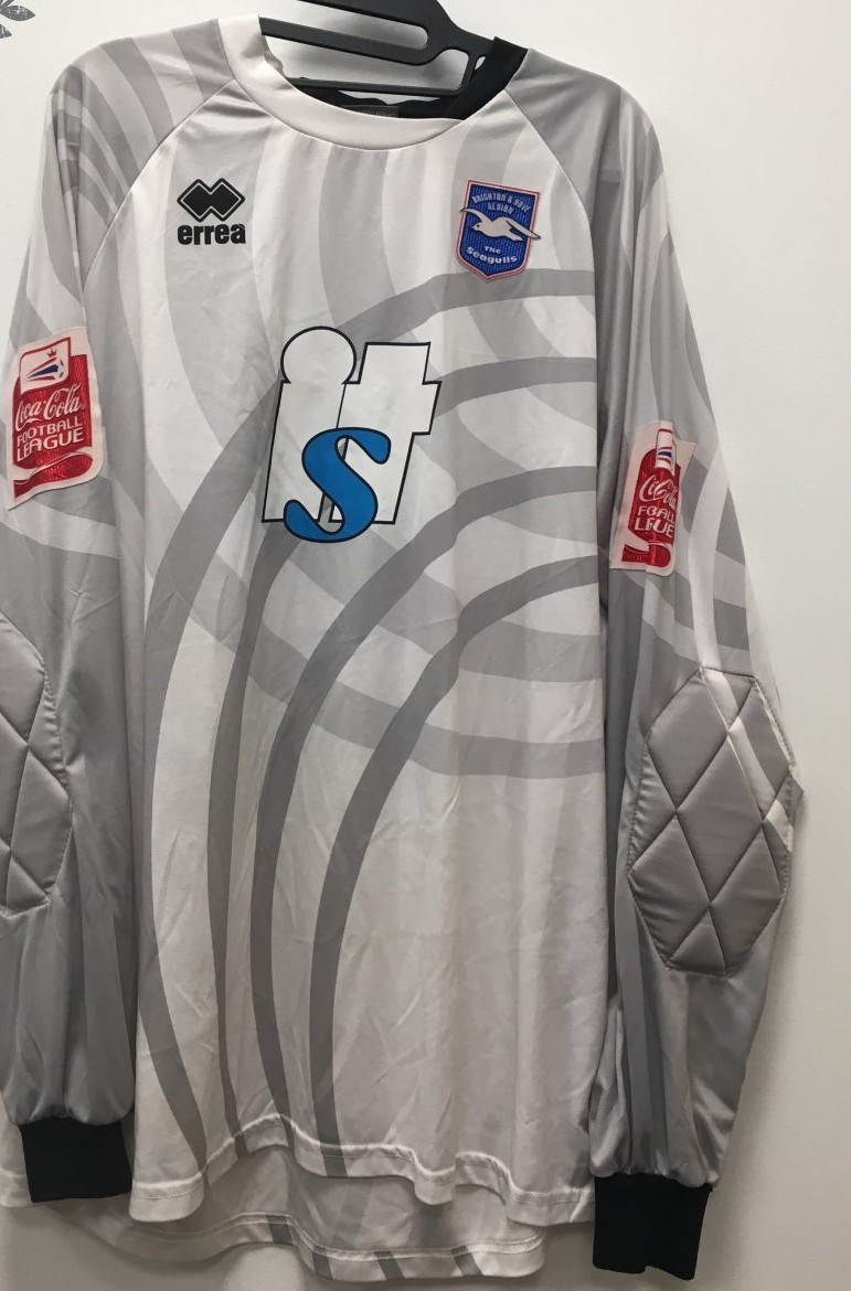 Brighton & Hove Albion 2009-10 GK 3 Kit