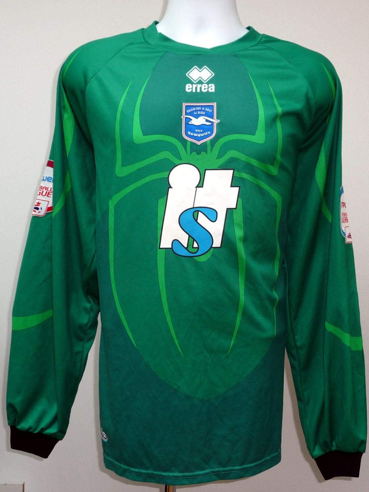 Brighton & Hove Albion 2010-11 GK 1 Kit