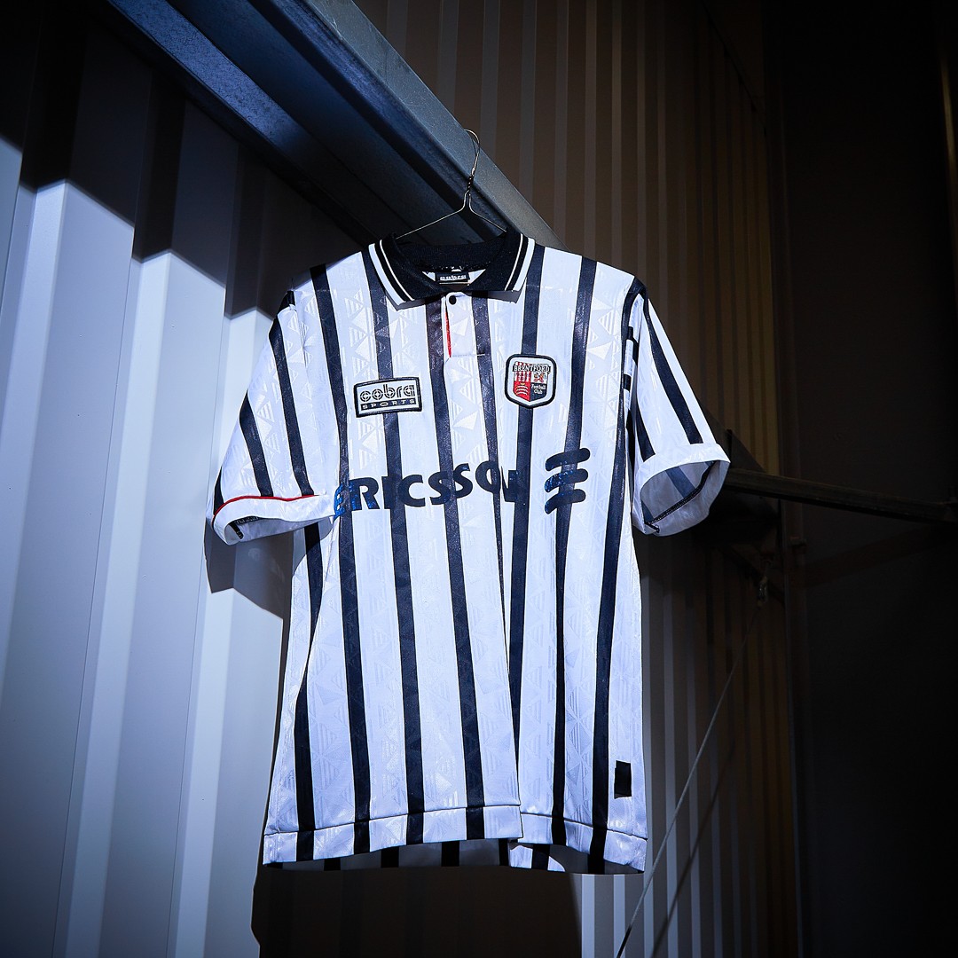 Brentford FC 1996-97 Away Kit