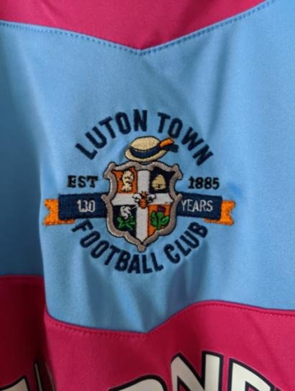 Luton Town 2015-16 GK 2 Kit