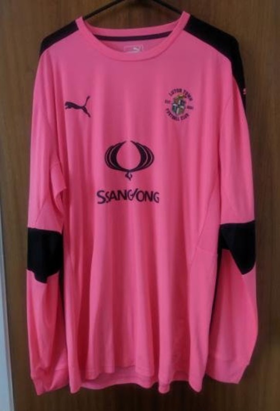 Luton Town 2016-17 GK 1 Kit