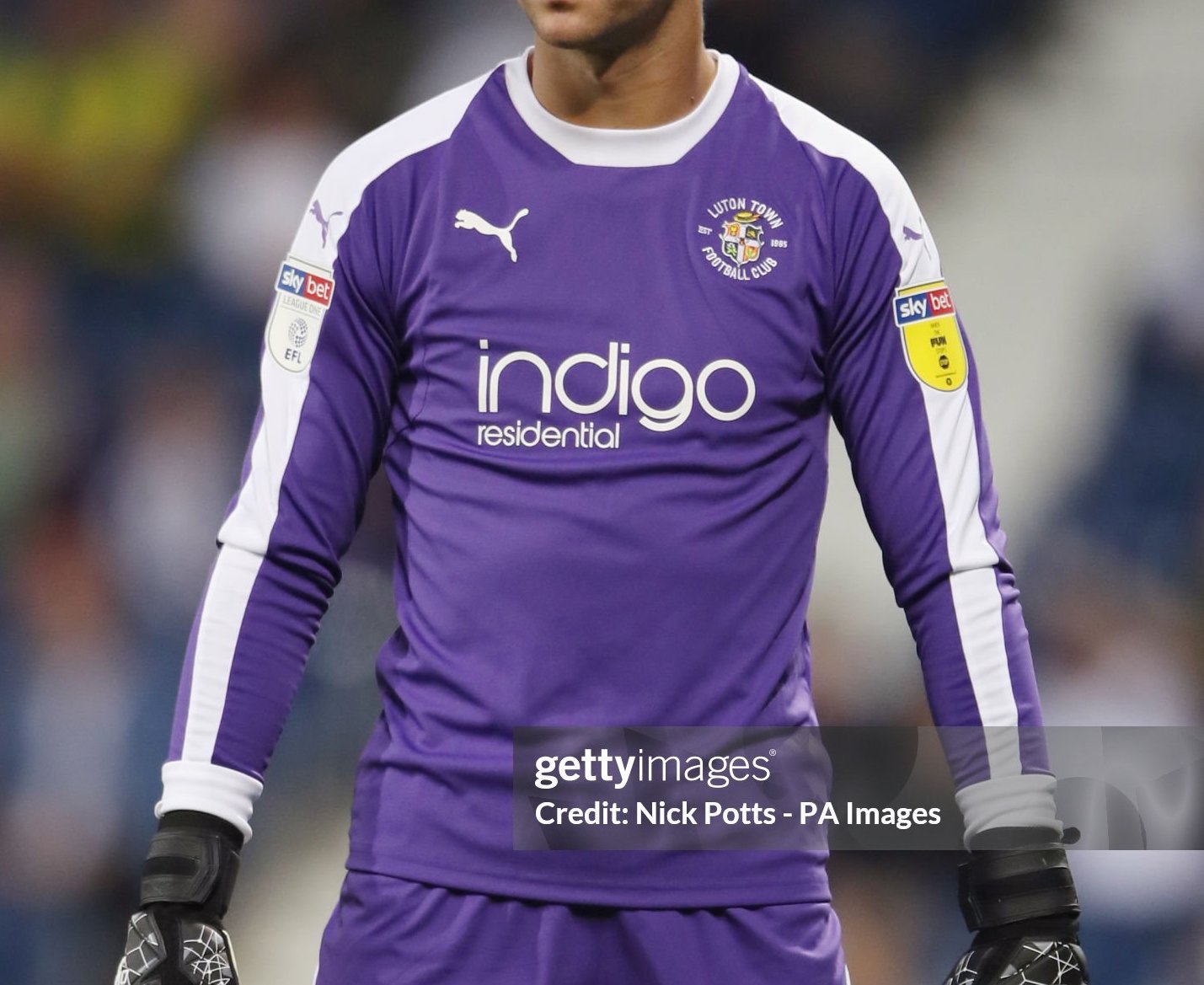 Luton Town 2018-19 GK 2 Kit