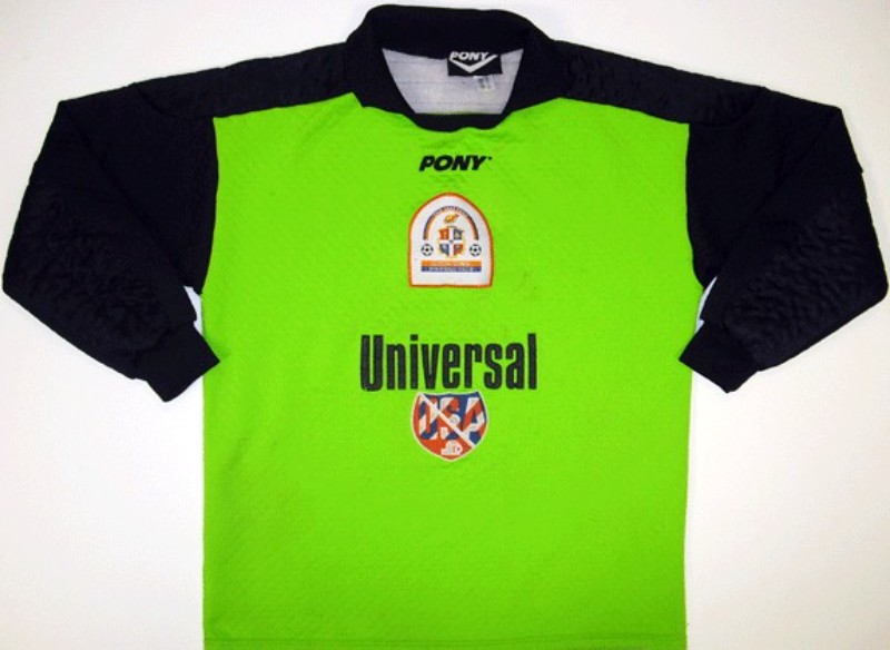 Luton Town 1996-97 GK 2 Kit