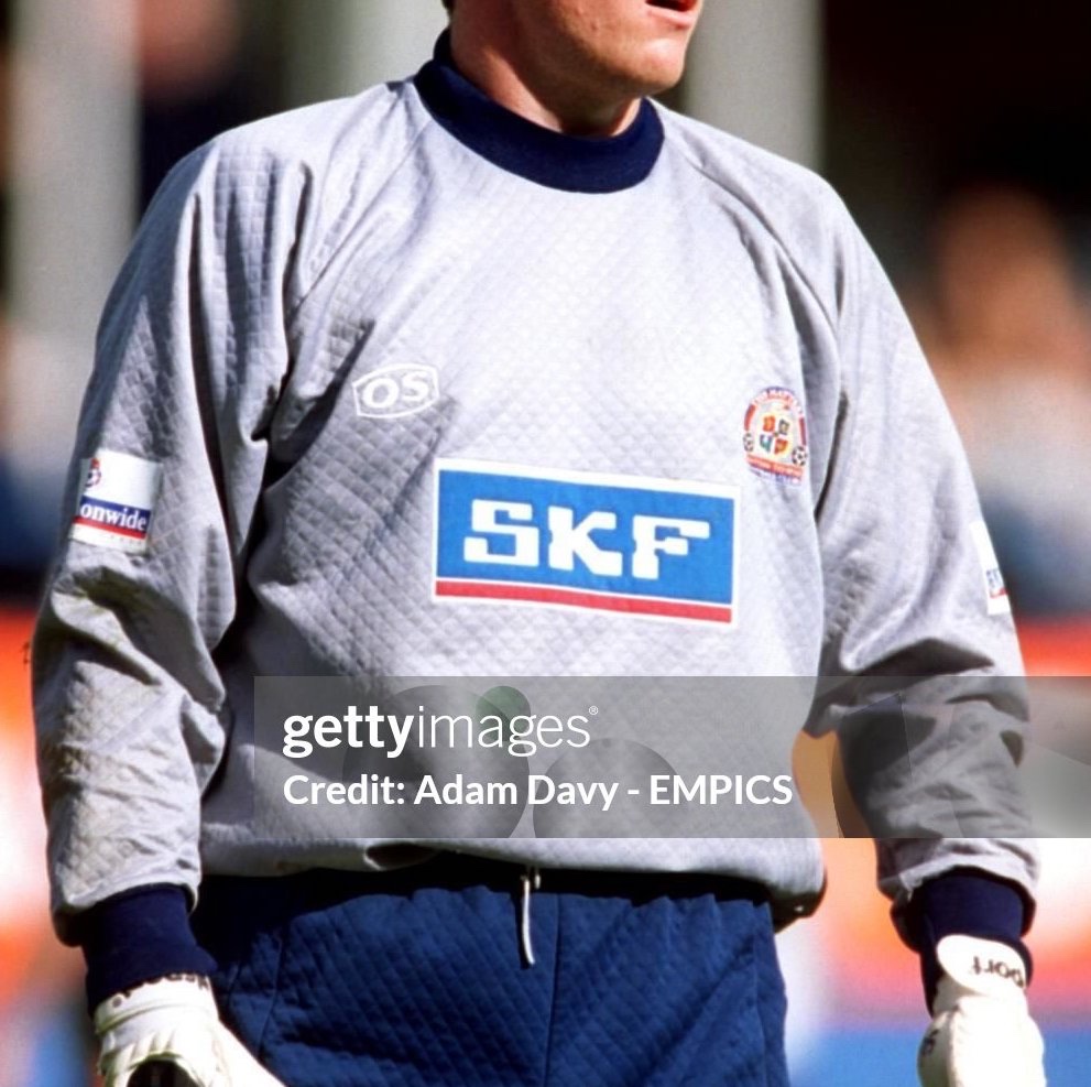 Luton Town 2000-01 GK 2 Kit
