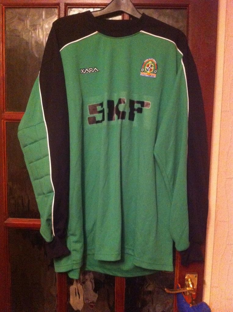 Luton Town 2001-02 GK 2 Kit