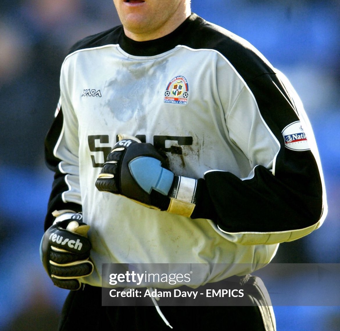 Luton Town 2002-03 GK 1 Kit