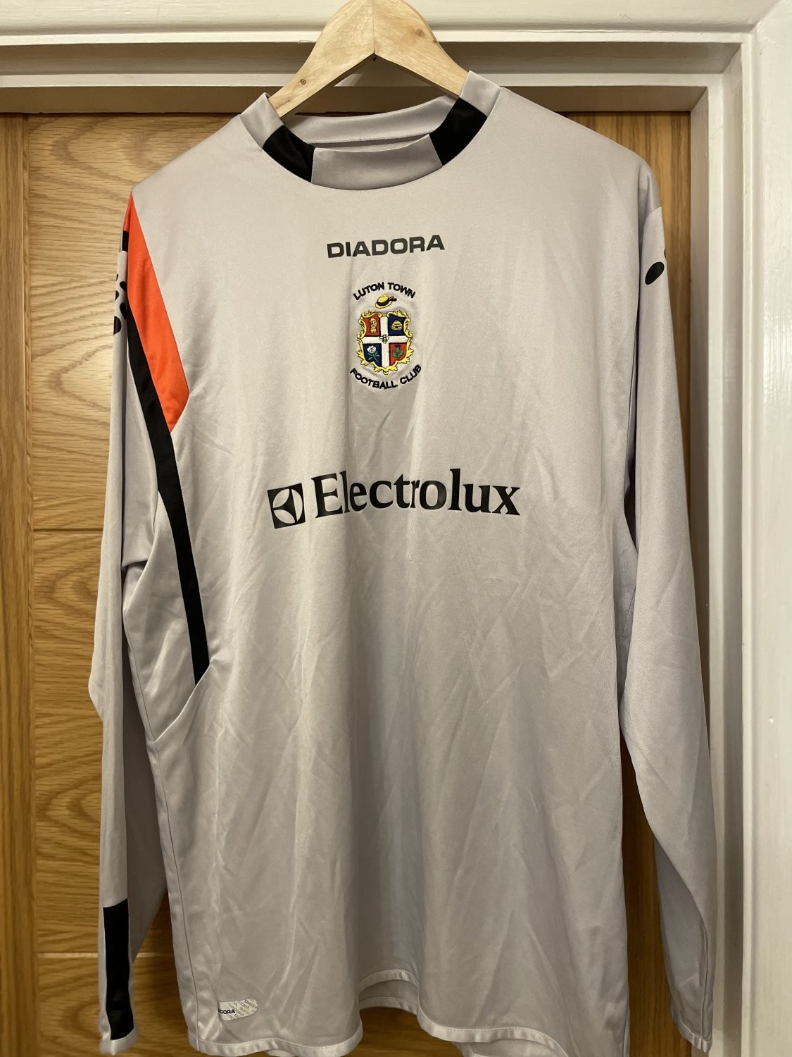 Luton Town 2005-06 GK 1 Kit