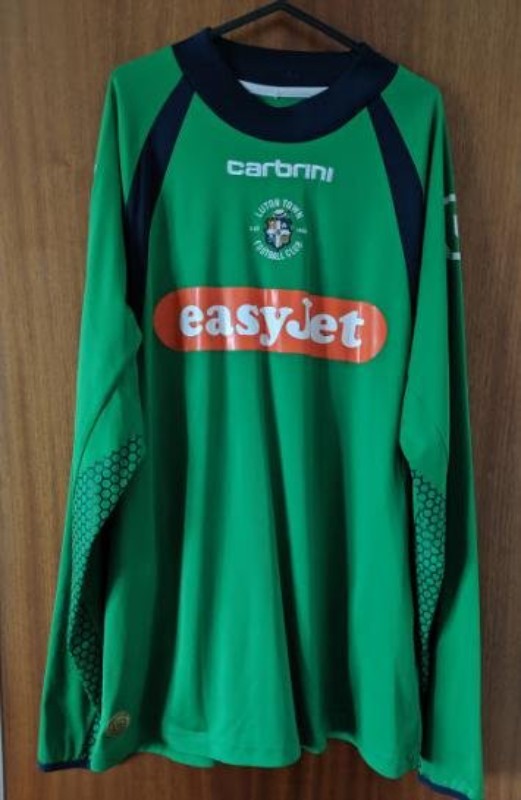 Luton Town 2009-10 GK 1 Kit