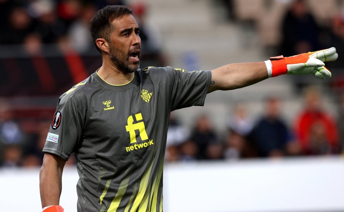 Real Betis 2022-23 GK 3 Kit