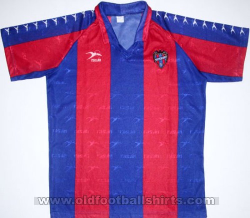 Levante UD 1993-94 Home Kit
