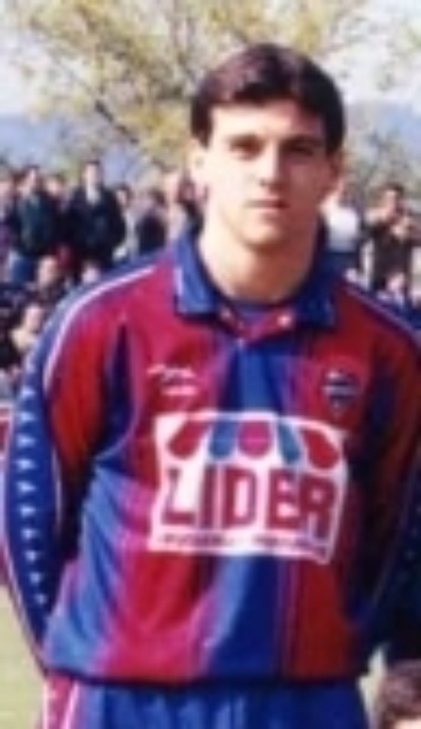 Levante UD 1994-95 Home Kit