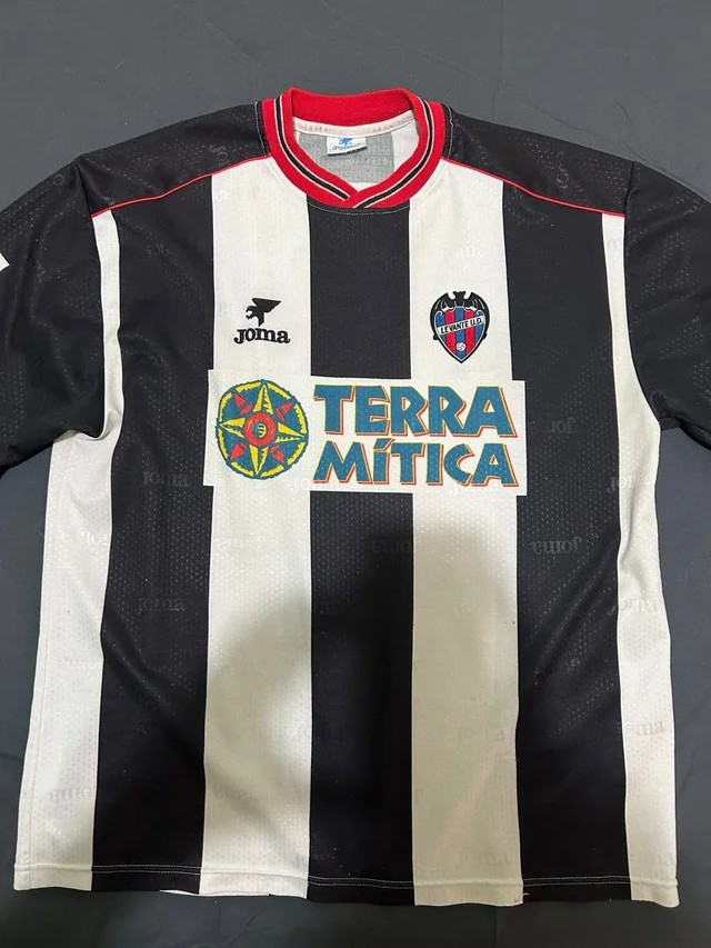 Levante UD 1999-00 Away Kit