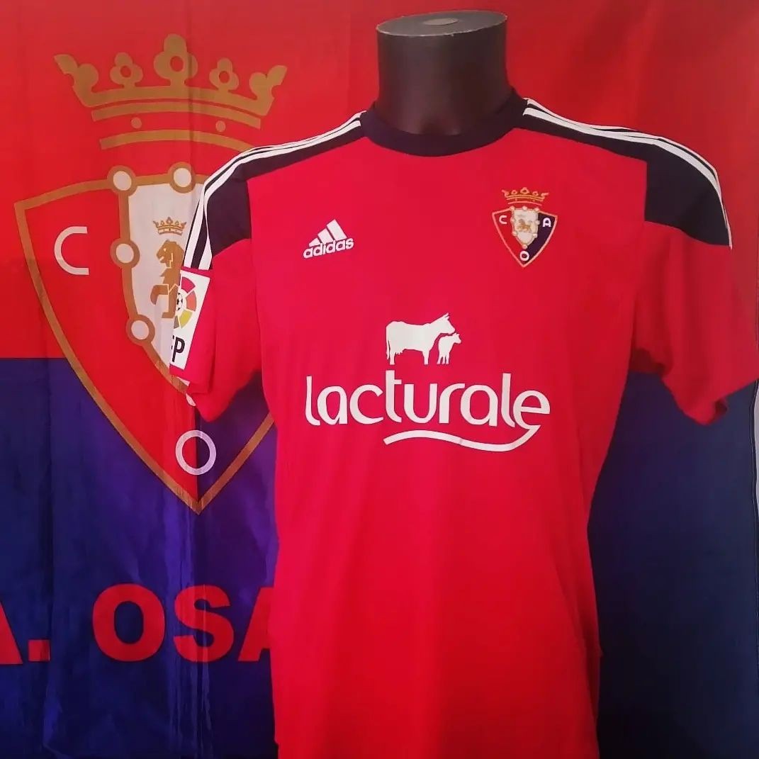 CA Osasuna 2015-16 Home Kit